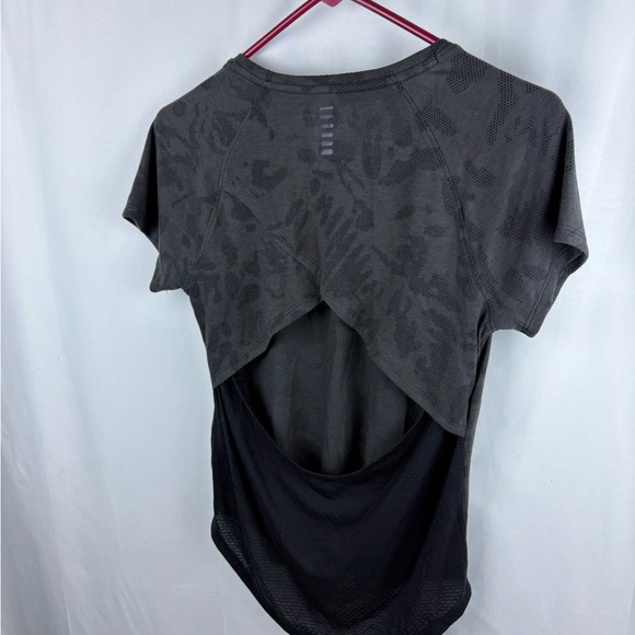 Under Armour Women's Streaker Forest Short Sleeve - Picture 4 of 7